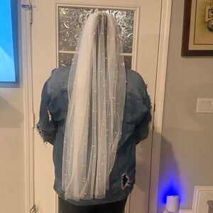 Elegant White Veil with Pearl Accents